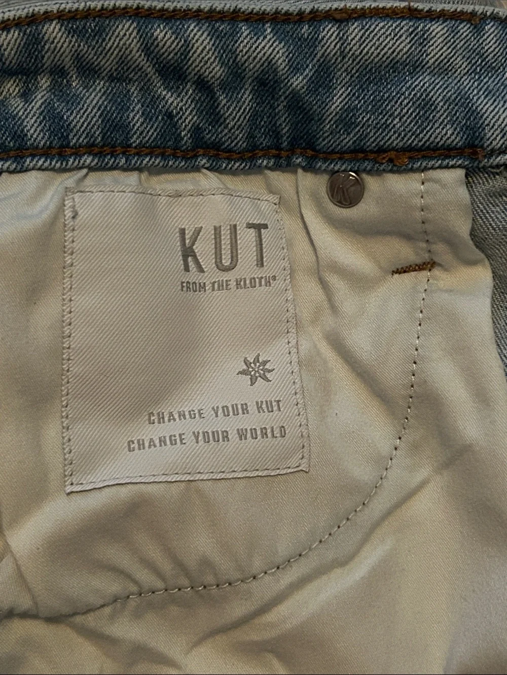 Kut from the Kloth High Rise‎ Jane Long Shorts. Size 0. Light Blue Denim.